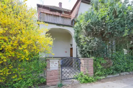 Eingangsbereichder Immobilien: Stilvolle Villa in bester Lage (Foto)