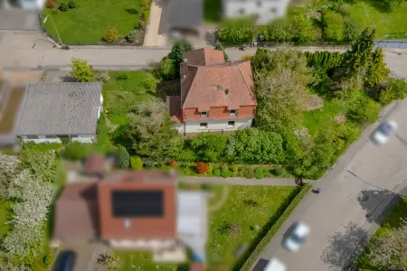 Luftansichtder Immobilien: Stilvolle Villa in bester Lage (Foto)