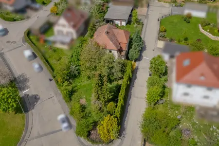 Luftansichtder Immobilien: Stilvolle Villa in bester Lage (Foto)