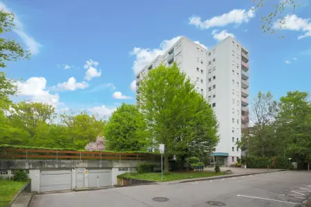Ansicht mit TG-Zufahrtder Immobilien: Wohnen mit Blick ins Grüne! (Foto)