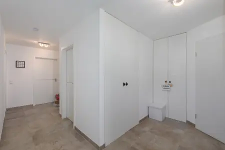 Flurder Immobilien: Versteckter Wohntraum – Gemütliche Souterrainwohnung mit Wohlfühlgarantie (Foto)