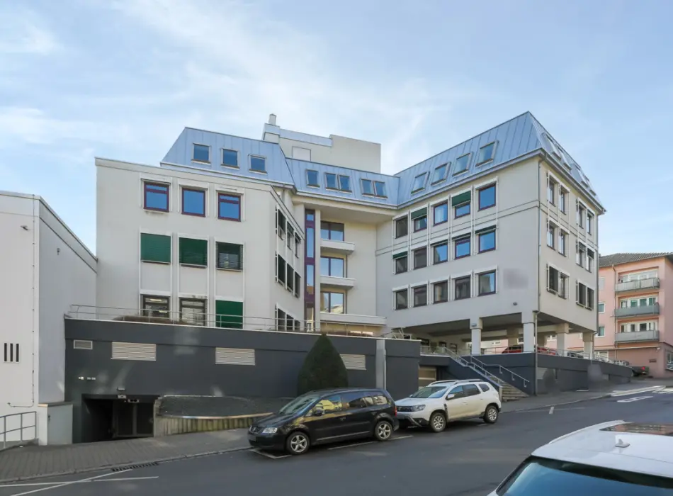 Straßenansichtder Immobilien: Über den Dächern von Pforzheim arbeiten! (Titelbild)
