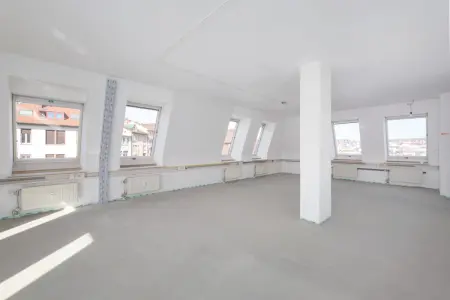 Büroflächeder Immobilien: Über den Dächern von Pforzheim arbeiten! (Foto)