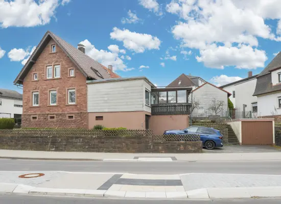 der Immobilien: Älteres Wohnhaus am Kurpark (Foto)