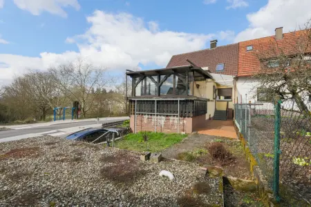 der Immobilien: Älteres Wohnhaus am Kurpark (Foto)
