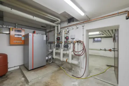 Heizungsraum UGder Immobilien: Vielseitige Gewerbeimmobilie mit großem Potenzial – Provisionsfrei für Käufer! (Foto)