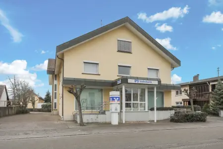 Straßenansichtder Immobilien: Vielseitige Gewerbeimmobilie mit großem Potenzial – Provisionsfrei für Käufer! (Foto)
