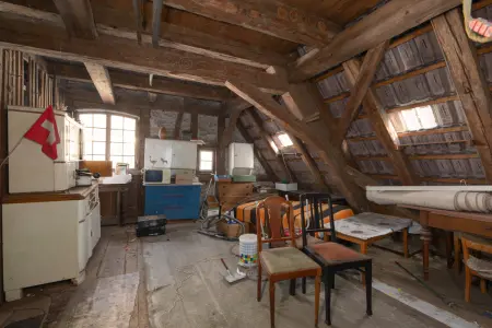 Dachgeschossder Immobilien: Wohnen mit Geschichte: Denkmalgeschütztes Zweifamilienhaus (Foto)