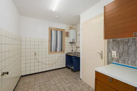 Küche - OGder Immobilien: Wohnen mit Geschichte: Denkmalgeschütztes Zweifamilienhaus (Foto)