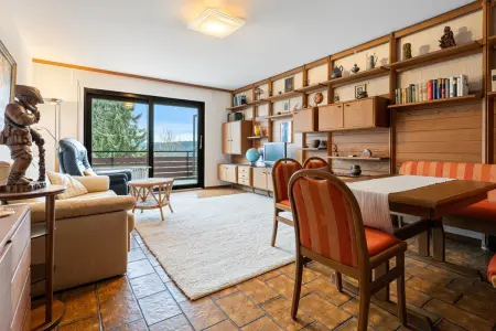 Wohnzimmer der Immobilie: Charmante 2-Zi.-ETW – Gut geschnitten & bereit für frischen Wind! (Foto)