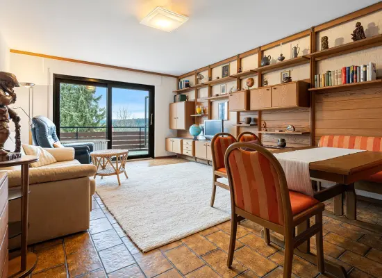 Wohnzimmerder Immobilien: Charmante 2-Zi.-ETW – Gut geschnitten & bereit für frischen Wind! (Foto)