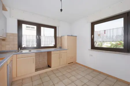 Küche EGder Immobilien: Solides Haus mit zwei Wohneinheiten und Ausbaureserven (Foto)