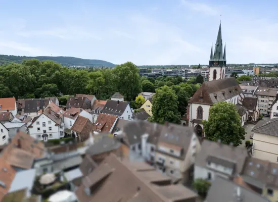Ausblick auf Durlach mit katholischer Kircheder Immobilien: Sichern Sie Ihre Zukunft!
Gewerbliche und wohnwirtschaftliche Gebäudemixtur im Herzen von Durlach (Foto)