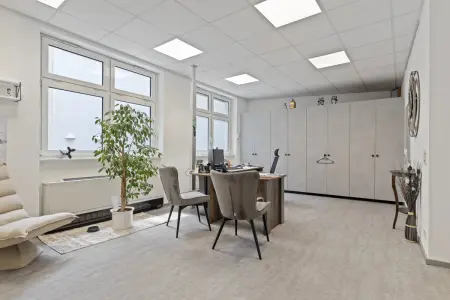 Büro Mittelstr. 10 der Immobilien: Sichern Sie Ihre Zukunft!
Gewerbliche und wohnwirtschaftliche Gebäudemixtur im Herzen von Durlach (Foto)