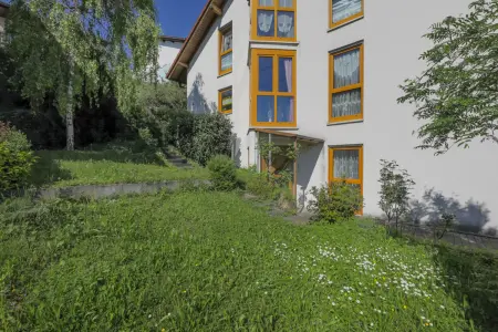 Eingangsbereich der Immobilie: Familienfreundlich & charmant: Ihr Wohnglück in Bilfingen wartet! (Titelbild)