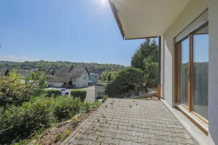 Terrasse EGder Immobilien: Familienfreundlich & charmant: Ihr Wohnglück in Bilfingen wartet! (Foto)