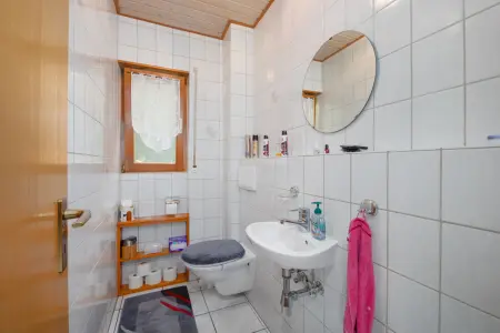 Separates WC OGder Immobilien: Familienfreundlich & charmant: Ihr Wohnglück in Bilfingen wartet! (Foto)