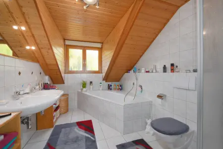 Badezimmer DGder Immobilien: Familienfreundlich & charmant: Ihr Wohnglück in Bilfingen wartet! (Foto)