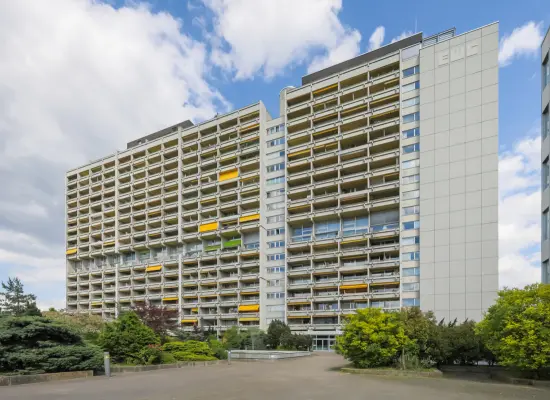 Rückansicht der Immobilie: Investieren mit Perspektive – Lichtdurchflutete 1-Zimmer-Perle (Foto)