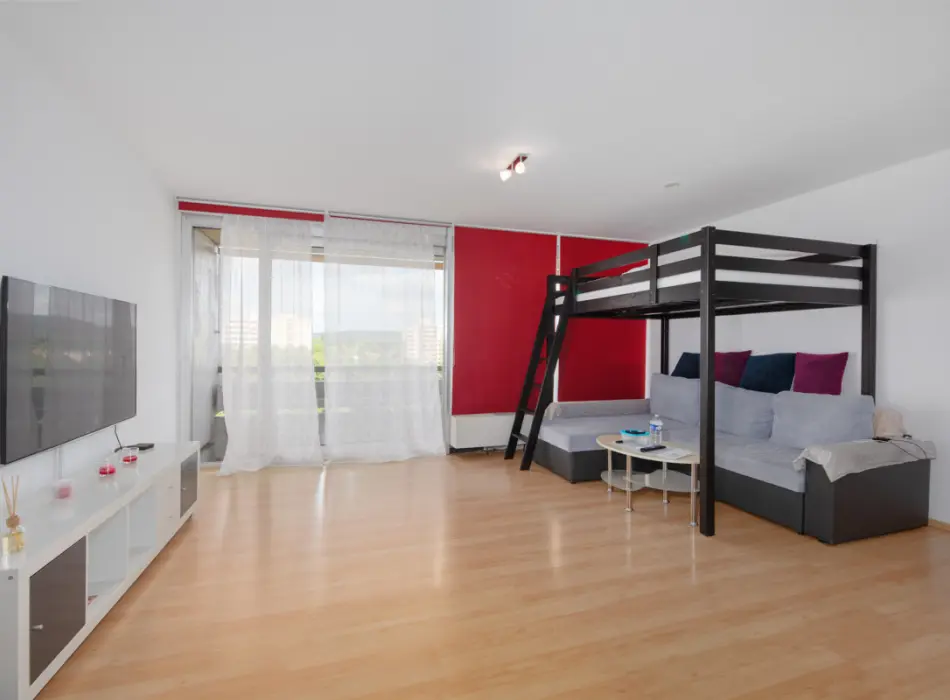 Wohnen/Schlafender Immobilien: Investieren mit Perspektive – Lichtdurchflutete 1-Zimmer-Perle (Titelbild)