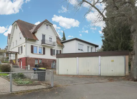 Straßenansichtder Immobilien: Liebevoll renoviertes 2-Familienhaus im Herzen von Birkenfeld - ruhig und zentral! (Foto)