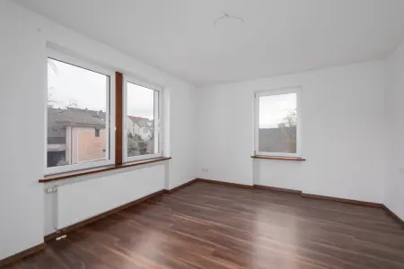 Schlafzimmer EGder Immobilien: Liebevoll renoviertes 2-Familienhaus im Herzen von Birkenfeld - ruhig und zentral! (Foto)