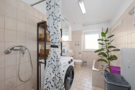 Badezimmerder Immobilien: Gepflegte Wohnung in beliebter Stadtlage - inkl. Mieter! (Foto)