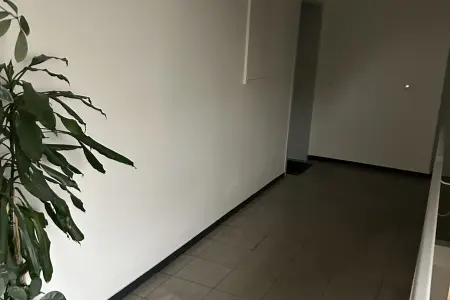 Flur der Immobilie: Vermietete 3-Zimmer-Etagenwohnung mit Loggia in Pforzheim-Nordstadt (Foto)