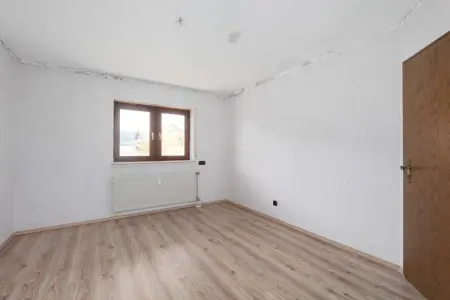 Schlafzimmerder Immobilien: Ebenerdige 3,5-Zimmer-ETW mit Terrasse und großem Gartenanteil! (Foto)