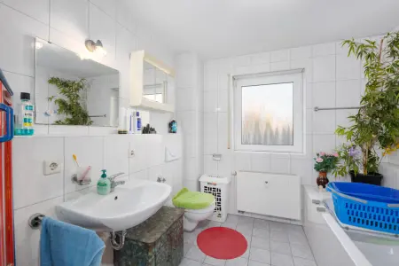 Badezimmerder Immobilien: Attraktive 3,5-Zimmer-Wohnung in gefragter Lage! (Foto)