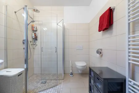 Badezimmerder Immobilien: Neuwertige 2-Zimmer-Oase! (Foto)