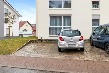 2 Außenstellplätzeder Immobilien: Neuwertige 2-Zimmer-Oase! (Foto)
