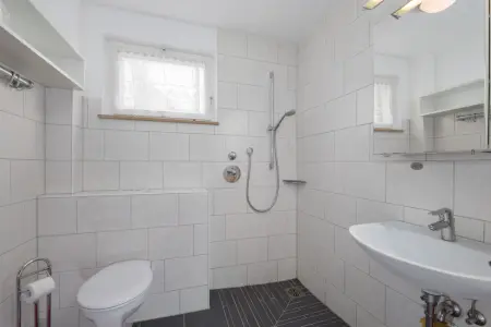 Bad EGder Immobilien: Wohnhaus mit Potential (Foto)