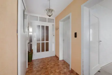 Diele EGder Immobilien: Wohnhaus mit Potential (Foto)