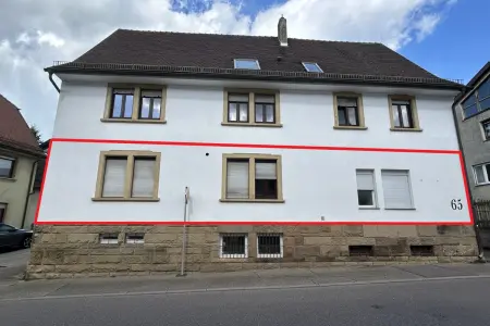 Straßenansicht, Lage der Whg. der Immobilie: **Zwangsversteigerung! -Großzügige ETW mit 7 Zimmern und Stellplatz im OT Ersingen zu veräußern!** (Titelbild)