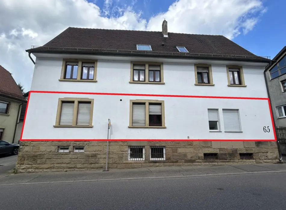 Straßenansicht, Lage der Whg. der Immobilie: **Zwangsversteigerung! -Großzügige ETW mit 7 Zimmern und Stellplatz im OT Ersingen zu veräußern!** (Titelbild)