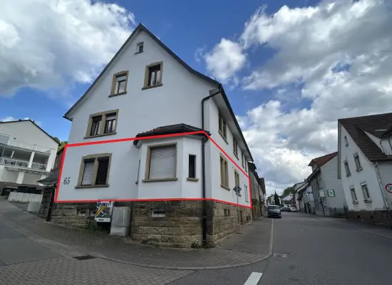 Westansicht, Lage der Whg. der Immobilie: **Zwangsversteigerung! -Großzügige ETW mit 7 Zimmern und Stellplatz im OT Ersingen zu veräußern!** (Foto)