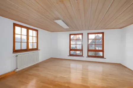 Wohnbereich EGder Immobilien: Anwesen mit großem Wohnhaus und historischem Nebengebäude (Foto)