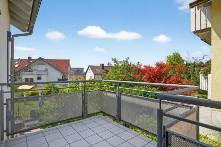 Balkon der Immobilie: Hier bleiben keine Wünsche offen! Helle 4,5- Zimmer-Wohnung in Berghausen (Foto)
