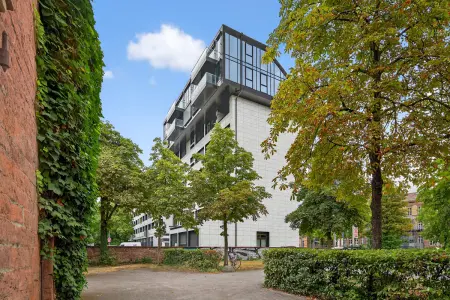 Außenfassade Seitenbild der Immobilie: Investieren, wo die Stadt pulsiert – Multi-Use-Immobilie mit Top-Sanierungstandard (Foto)