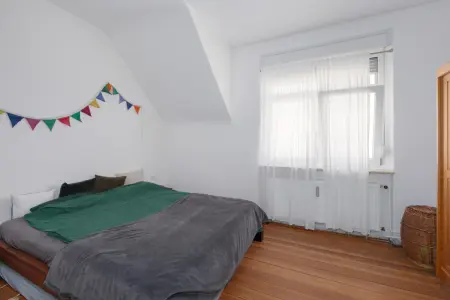 Schlafzimmer der Immobilie: Stilvolle 2,5-Zimmer-Altbauwohnung mit hochwertiger Ausstattung und Ausbaureserve im DG! (Foto)
