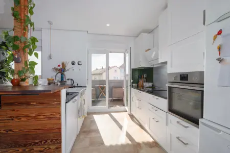 Küche der Immobilie: Stilvolle 2,5-Zimmer-Altbauwohnung mit hochwertiger Ausstattung und Ausbaureserve im DG! (Foto)