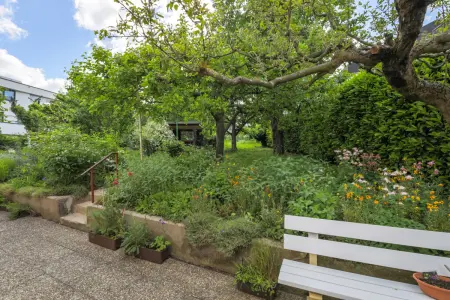 Gartender Immobilien: Heute für später kaufen: Elegante Stadthaus-Doppelhälfte mit Charme und schönem Garten! (Foto)