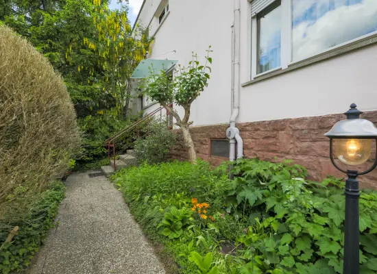Eingangsbereichder Immobilien: Heute für später kaufen: Elegante Stadthaus-Doppelhälfte mit Charme und schönem Garten! (Foto)