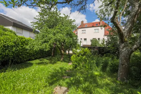 Rückansicht und Gartender Immobilien: Heute für später kaufen: Elegante Stadthaus-Doppelhälfte mit Charme und schönem Garten! (Foto)