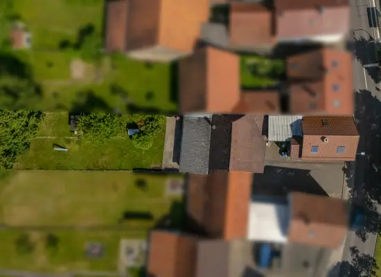 Luftansicht der Immobilie: Hier lebt Geschichte, hier beginnt Zukunft - Vielfalt unter zwei Dächern! (Foto)