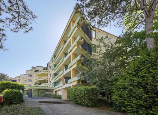 Außenansichtder Immobilien: Gepflegte 2-Zimmer-Wohnung mit Balkon in Eisingen – Ideal für Singles, Paare & Kapitalanleger! (Foto)