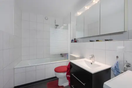 Badezimmerder Immobilien: Gepflegte 2-Zimmer-Wohnung mit Balkon in Eisingen – Ideal für Singles, Paare & Kapitalanleger! (Foto)