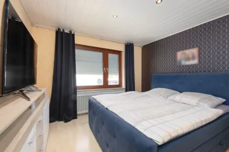 Schlafzimmer OGder Immobilien: Freistehendes Einfamilienhaus auf tollem Grundstück (Foto)
