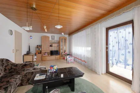 Wohnzimmer EGder Immobilien: Freistehendes Einfamilienhaus auf tollem Grundstück (Foto)